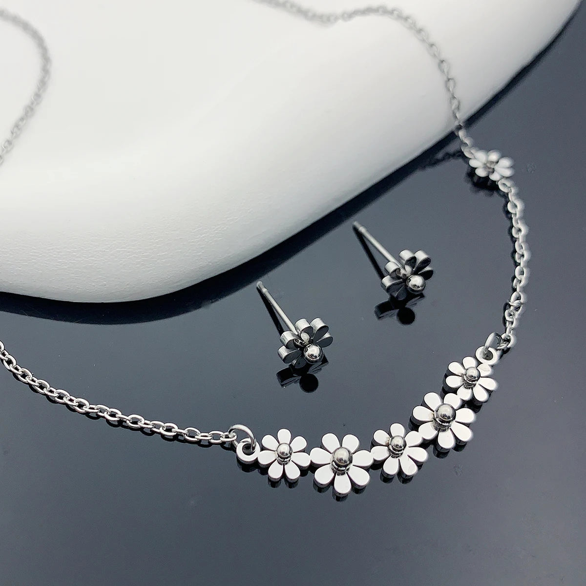 3 Piece Set New Ladies Stainless Steel Sunflower Necklace Earrings Small Daisy Collarbone Chain Christmas Holiday Date Gift