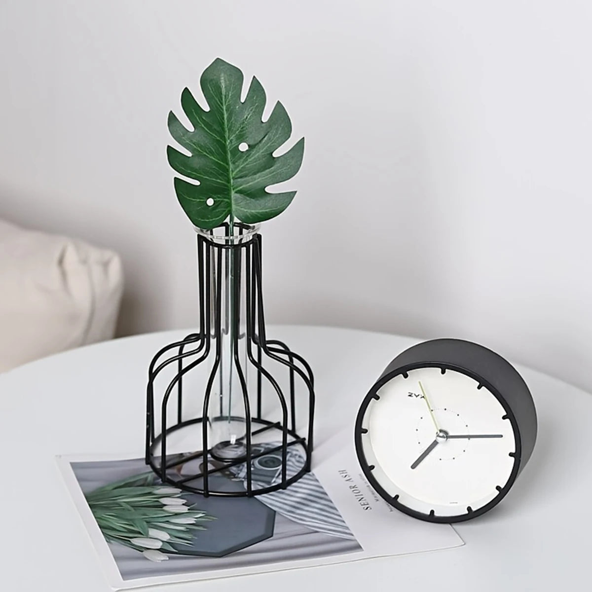 Modern Nordic Iron Vase Ideal For Dried Flowers Stylish Decor Black or Gold