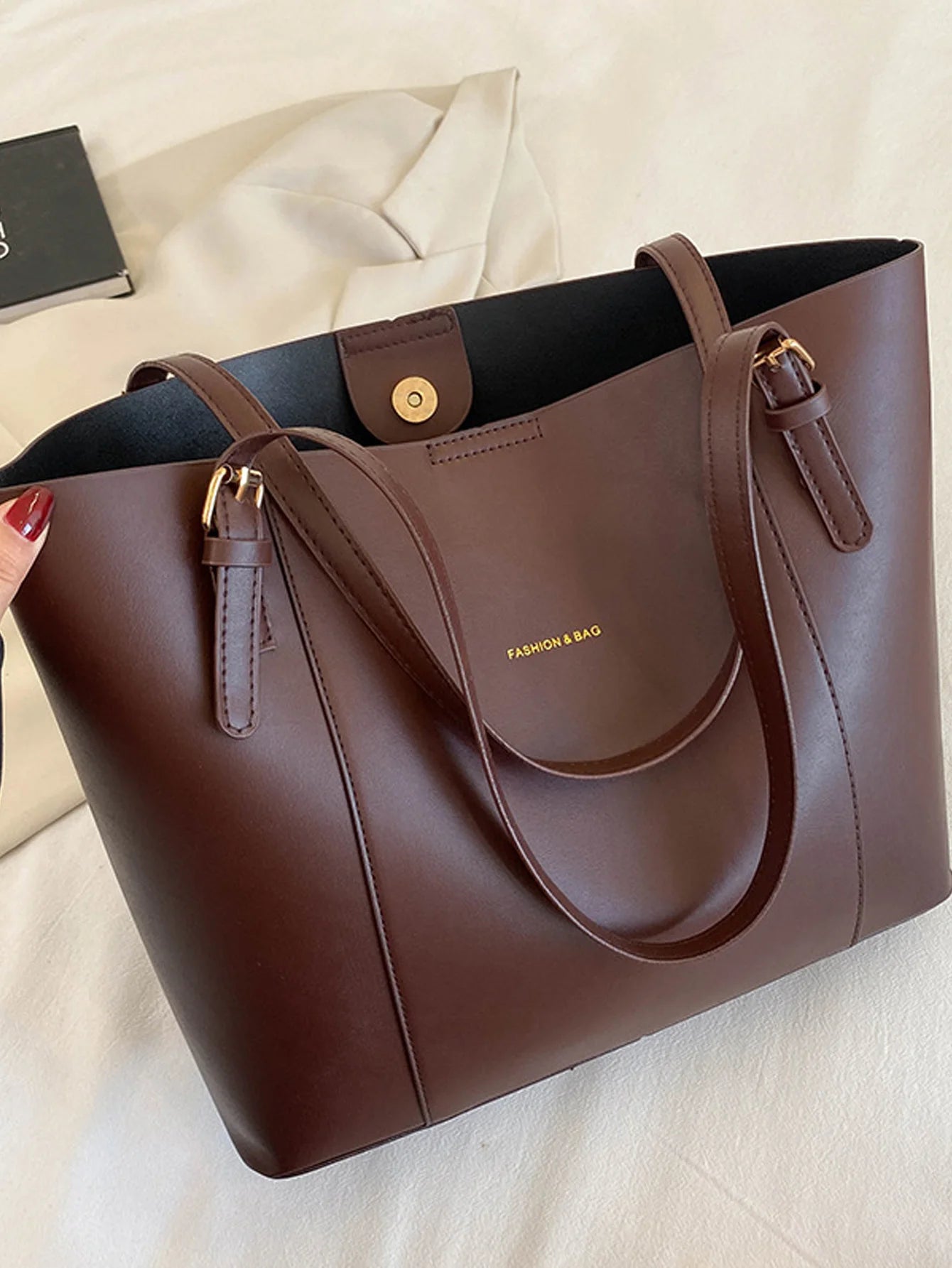 Retro simple and atmospheric commuting bag for women new stylish large capacity shoulder tote bag