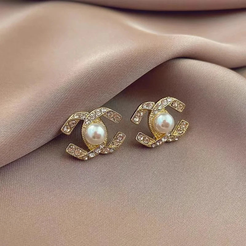 Elegant Tweed Style Double C Earrings Fashionable Fringed Luxury Lightweight Ear Clip High End Ear Decorations 