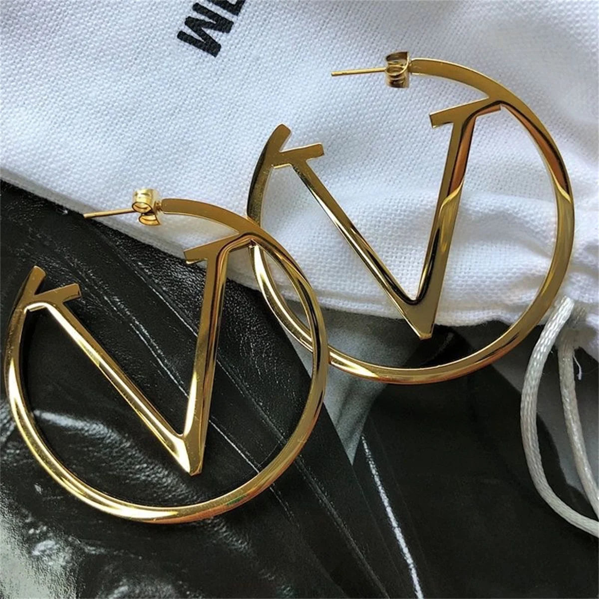 Punk Stainless Steel Earrings For Women Fashion Metal V Letter Circle Statement Big Round Gold Plated Hoop Earrings Jewelry