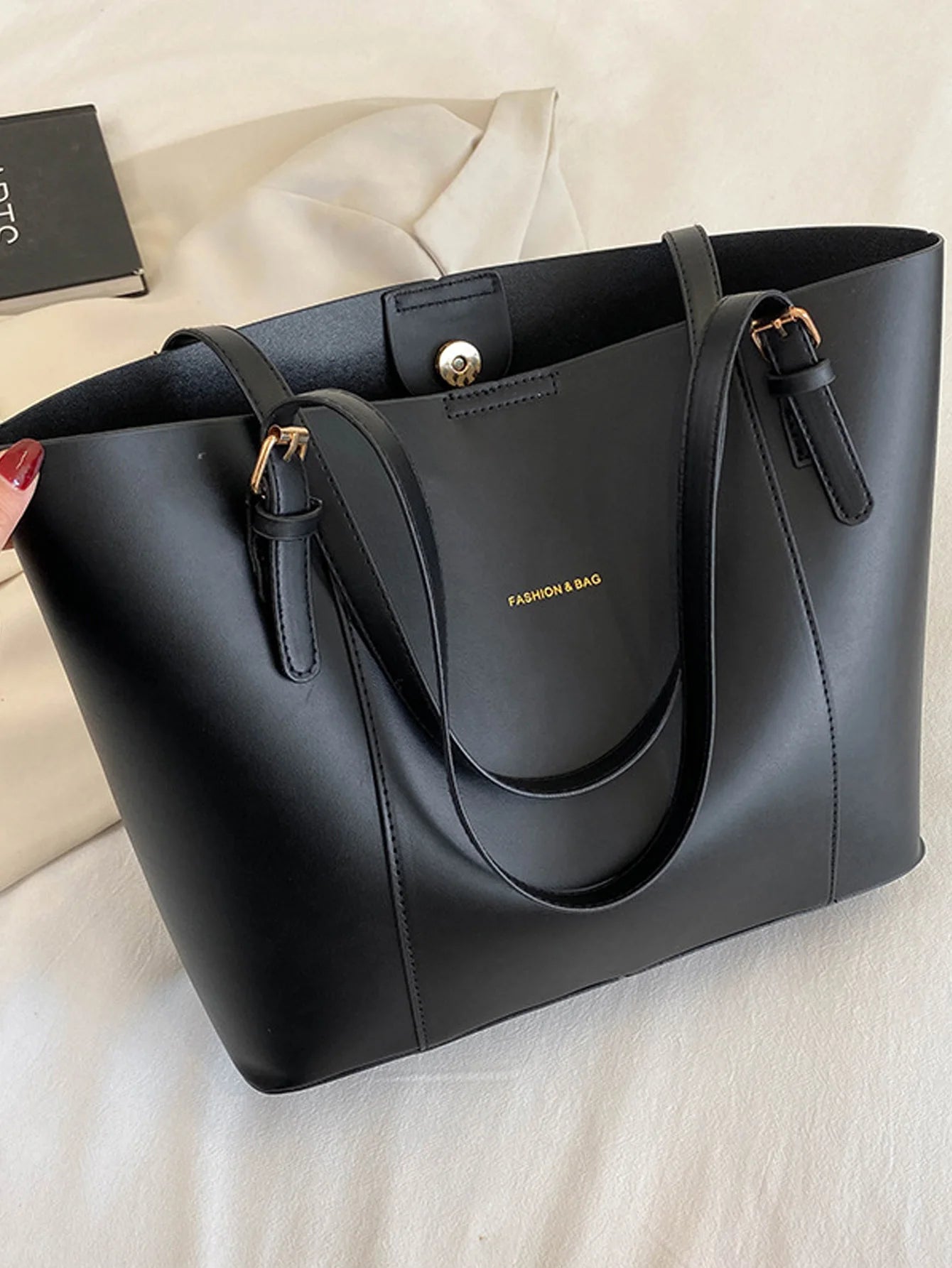 Retro simple and atmospheric commuting bag for women new stylish large capacity shoulder tote bag