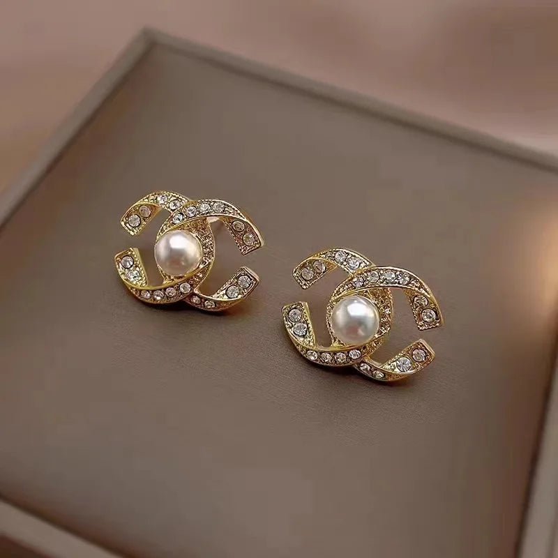 Elegant Tweed Style Double C Earrings Fashionable Fringed Luxury Lightweight Ear Clip High End Ear Decorations 