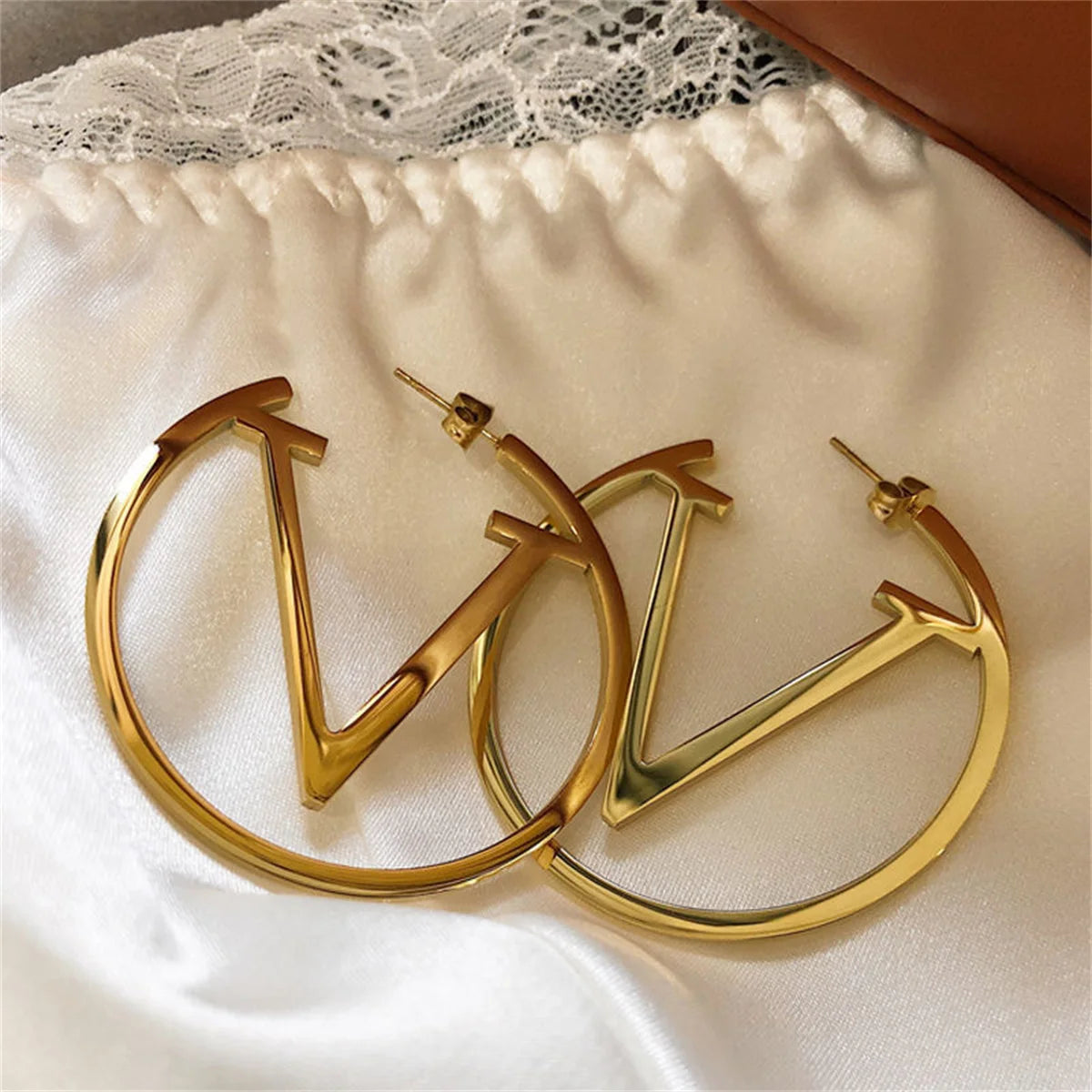 Punk Stainless Steel Earrings For Women Fashion Metal V Letter Circle Statement Big Round Gold Plated Hoop Earrings Jewelry