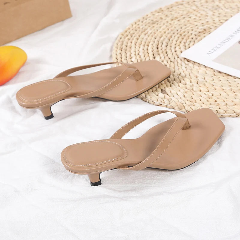 New Women's Shoes European and American Style Wear Square Head Comfortable Stiletto Heels Fashion Flip-flops Beach Shoes