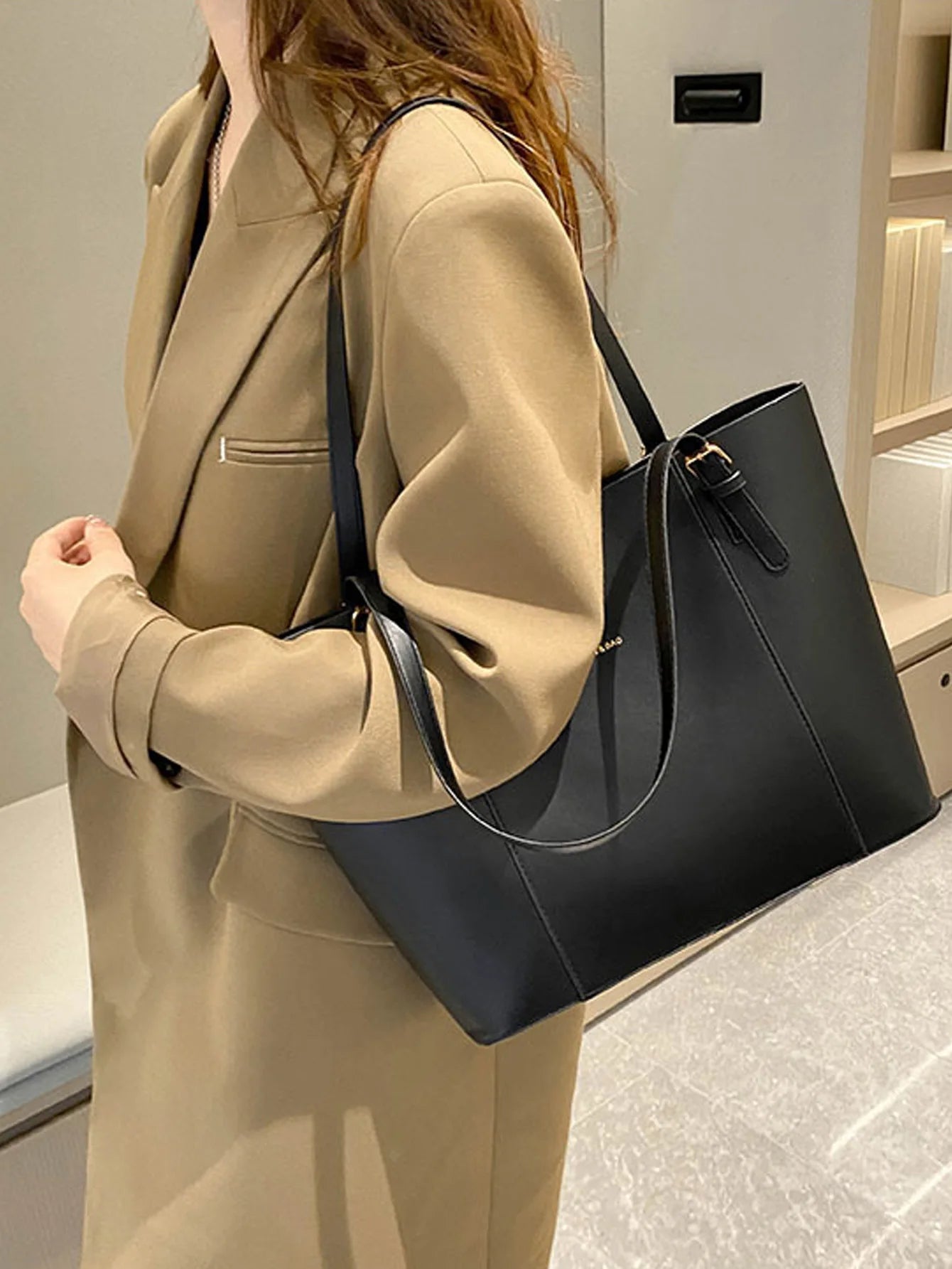 Retro simple and atmospheric commuting bag for women new stylish large capacity shoulder tote bag
