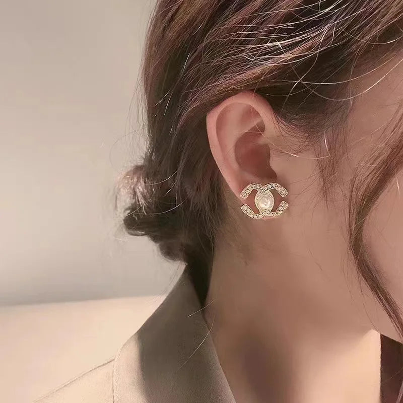 Elegant Tweed Style Double C Earrings Fashionable Fringed Luxury Lightweight Ear Clip High End Ear Decorations 