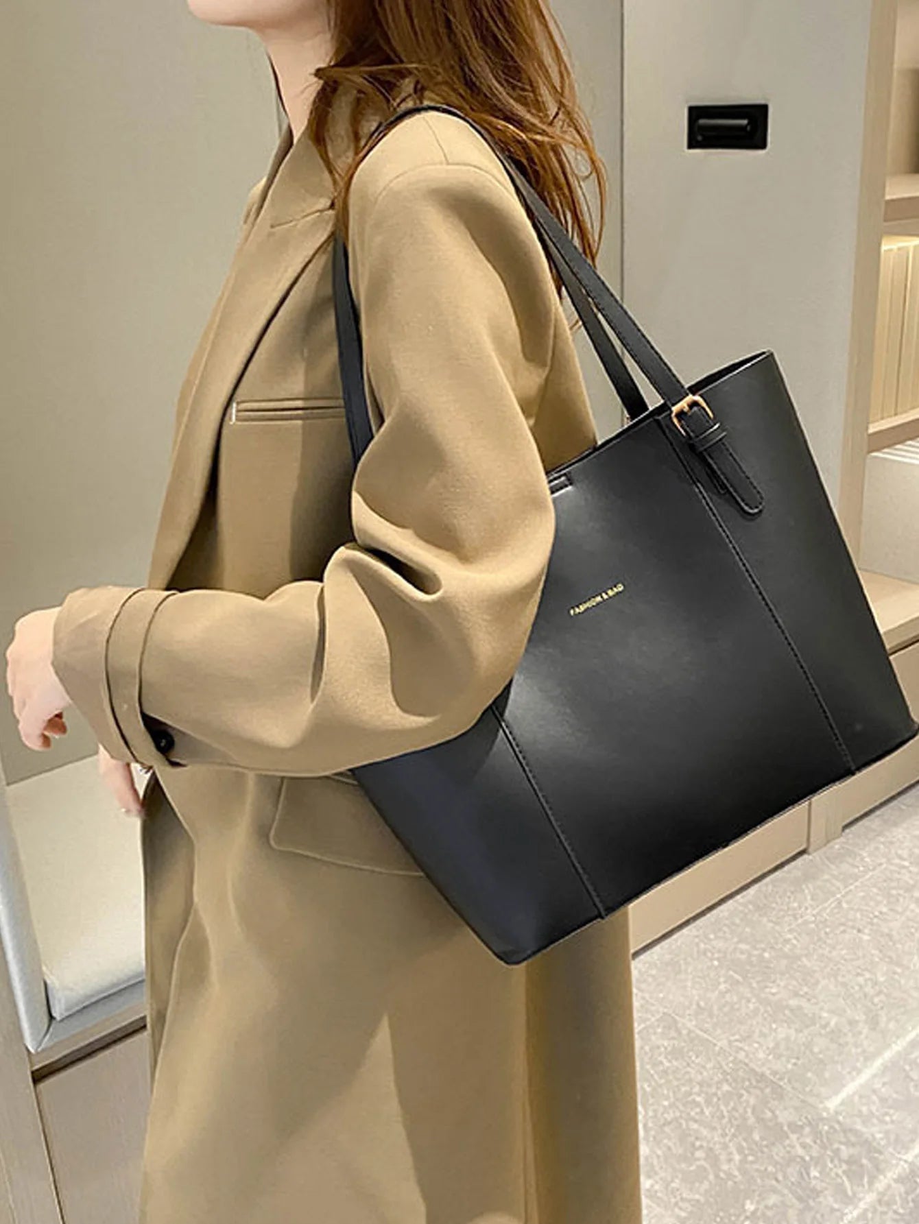 Retro simple and atmospheric commuting bag for women new stylish large capacity shoulder tote bag