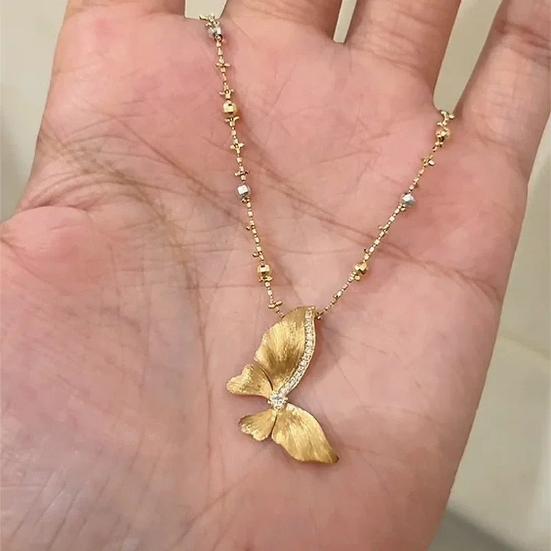 Elegant brushed butterfly pendant necklace in high-quality sweet and Light Luxury collarbone chain engagement jewelry gift