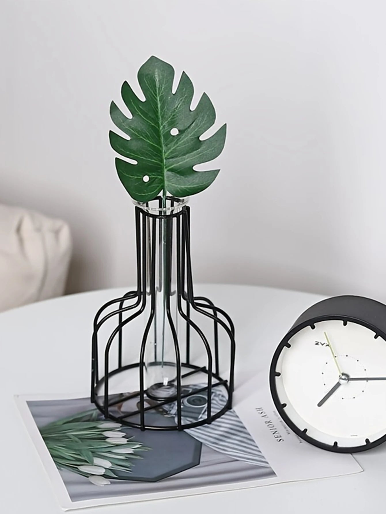 Modern Nordic Iron Vase Ideal For Dried Flowers Stylish Decor Black or Gold