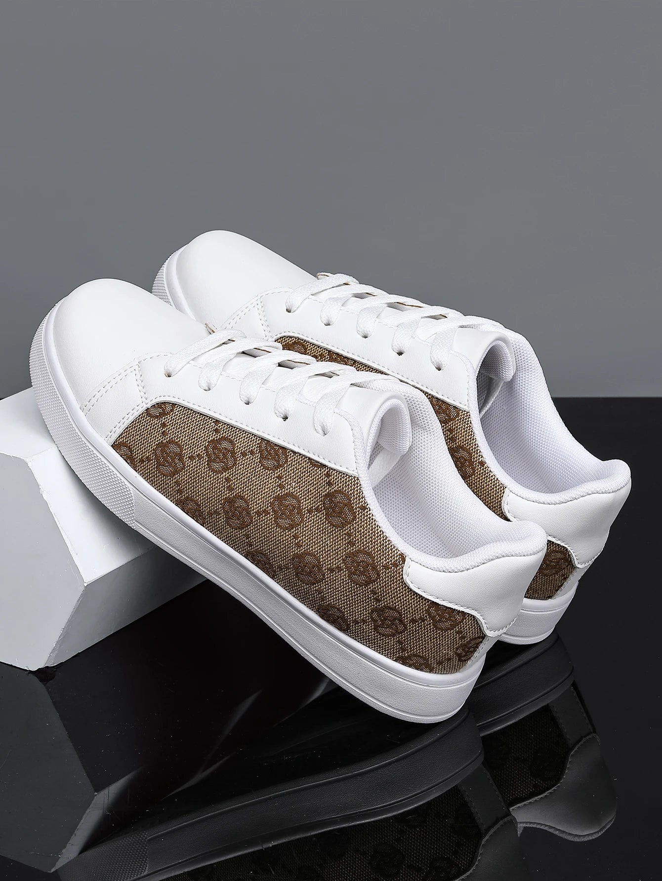 Woman and Men's non-slip breathable versatile casual sports shoes board shoes men's shoes