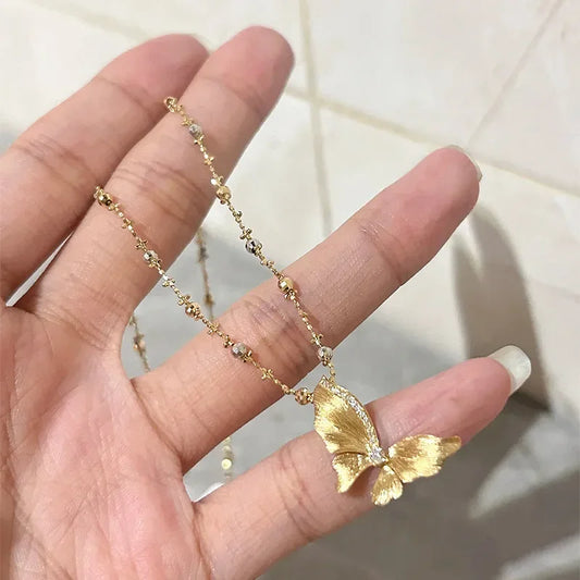 Elegant brushed butterfly pendant necklace in high-quality sweet and Light Luxury collarbone chain engagement jewelry gift