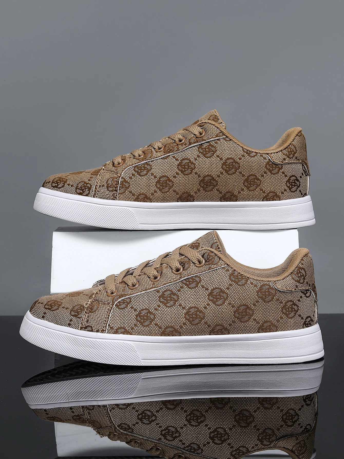 Woman and Men's non-slip breathable versatile casual sports shoes board shoes men's shoes