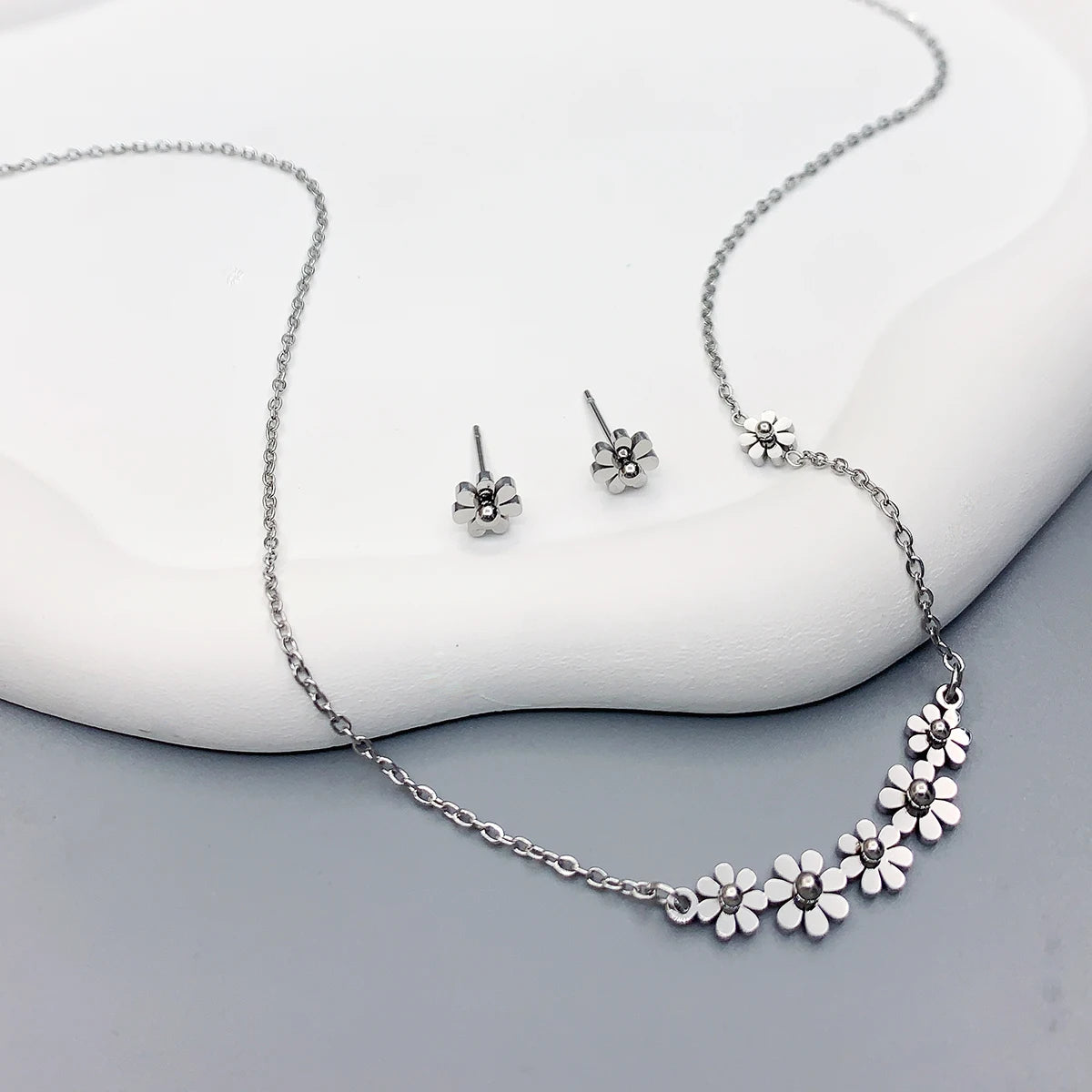 3 Piece Set New Ladies Stainless Steel Sunflower Necklace Earrings Small Daisy Collarbone Chain Christmas Holiday Date Gift